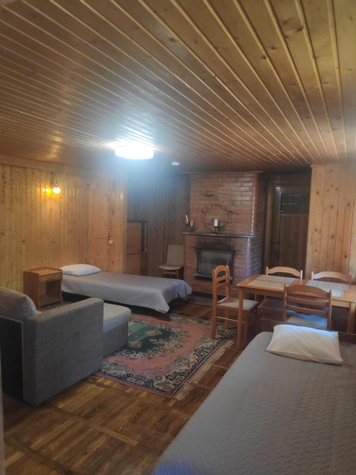 White House Puhkemaja Hostel Uulu ภายนอก รูปภาพ